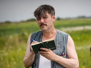 Пси лају, ветар носи