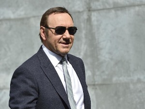 Одбачене тврдње тужитеља против Кевина Спејсија Одбачене тврдње тужитеља против Кевина Спејсија