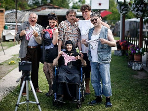 Пси лају, ветар носи