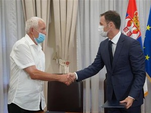 Потписан уговор са Иваном Тодосићем, добитником стана у игри "Узми рачун и победи" 