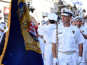 Свечани дефиле кроз Кнез Михаилову, полиција слави свој дан