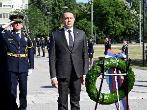 Вулин положио венац у знак сећања на полицајце који су изгубили живот на дужности