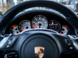 Порше панамером "летео" по Савском венцу са 160 на сат, три пута брже од дозвољеног