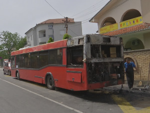 Изгорео аутобус на линији 79 у Миријеву