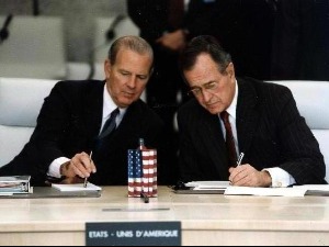 Улога Америке у распаду Југославије: Три деценије од посете Џејмса Бејкера Београду Улога Америке у распаду Југославије: Три деценије од посете Џејмса Бејкера Београду