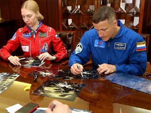 Пошта Србије организовала дружење малишана оболелих од рака са руским космонаутима