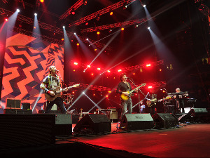 Бајага и инструктори - концерт у Штарк Арени  2. део