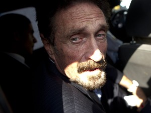 Пионир антивирус софтвера Џон Мекафи пронађен мртав у затвору, све указује на самоубиство