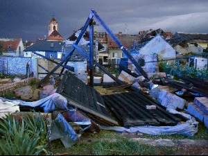 Торнадо у Чешкој носио куће и аутомобиле, има погинулих