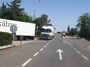 Колона камиона на граници са Румунијом, чека се више од десет сати