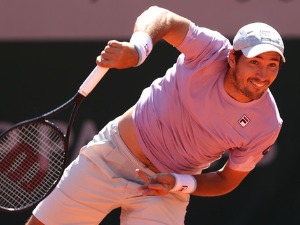 Душан Лајовић после пет сетова савладао Симона