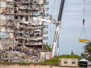 Још шест тела пронађено под рушевинама зграде у Мајамију
