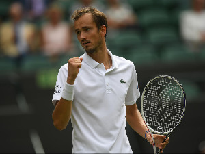 Медведев убедљиво изједначио најбољи резултат на Вимблдону