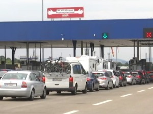 Почеле гужве на границама – колико се чека на Прешеву и Хоргошу