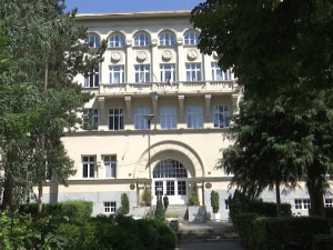 Врањска гимназија од Пашиног конака до данас - ко је све седео у клупама