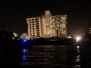 Контролисаном експлозијом срушен преостали део зграде на Флориди