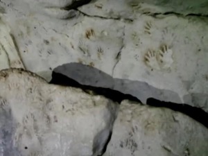 Пећина из 9. века украшена отисцима дланова мајанске деце