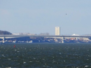 Запалио се шлепер на Пупиновом мосту, успорен саобраћај