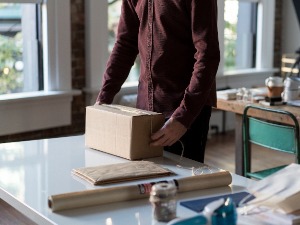 Упозорење Поште Србије: Непозната лица се лажно представљају као курири, будите опрезни