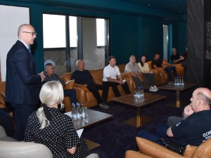 Ракић са расељенима из Подујева: Циљ да се врати што више породица 