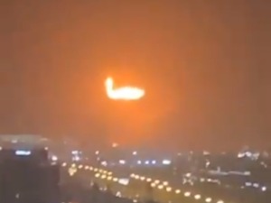 Пожар на танкеру у Дубаију, снажна експлозија затресла прозоре на зградама