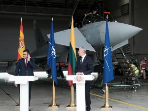 Кад се конференција за медије претвори у приказ борбене готовости НАТО-а