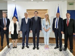 Приштина, шест посланика Народне скупштине Србије са Куртијем