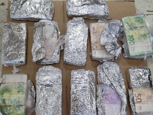 Покушали да сакрију више од 160.000 евра у постави кофера