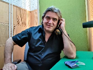 Широм затворених очију - Златни папагај