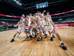Млади кошаркаши Србије вечерас за финале СП