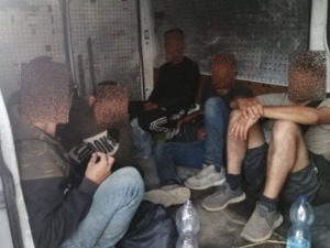 У Мађарској ухапшен држављанин Србије, превозио илегалне мигранте