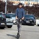 Возаче електричних тротинета очекују новине – колика ће бити ограничење брзине и која опрема обавезна
