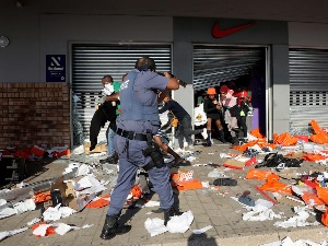 Ратно стање на улицама Јужне Африке, убијена беба