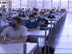 Млади информације скупљају "у лету" – да ли су друштвене мреже постале основ информисања