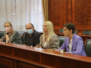 Брнабић: Безбедност и заштита новинара суштински важна тема за будућност земље