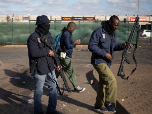 Насиље у Јужној Африци не јењава, погинуло више од 70 људи 