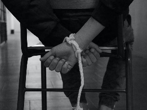 Подршка жртвама трговине људима – спремна брошура о услугама које су им доступне