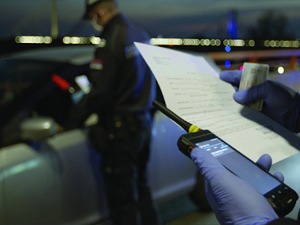 Возио порше под дејством алкохола, дроге и без дозволе