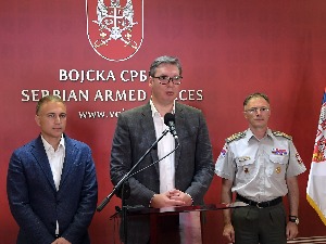 Вучић се састао са Стефановићем и генералом Мојсиловићем