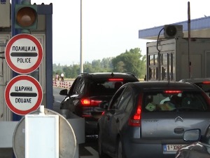 Више од 10.000 возила прешло Хоргош, вече донело мање гужве на границама