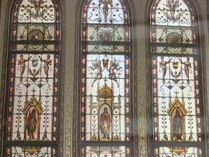 "Обојена светлост" – чувени витражи Микше Рота у Мађарском културном центру