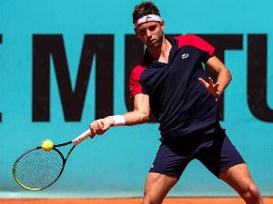 Крајиновић срушио Циципаса и заказао српски дерби у Хамбургу!