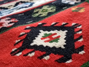 Пиротски ћилим може да кошта и више стотина евра, коју симболику носе његове боје и шаре