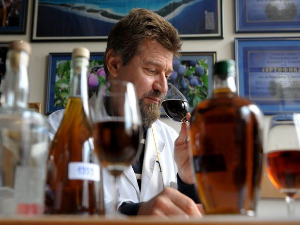 Професионалци: Проф. др Нинослав Никићевић - експерт за ракије