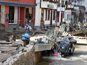 Нови талас поплава у Немачкој, борба са воденом стихијом у пограничним деловима Аустрије