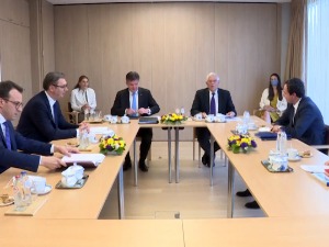 Бурно на почетку састанка у Бриселу – Курти оптужио Србију за три геноцида, Вучић оштро одговорио