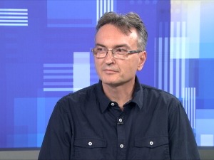 Београдски учитељ у ђачке књижице оставља писамца, његове поруке буде наду да добро у човеку и даље живи 