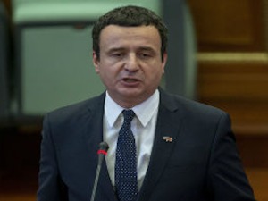 Курти: Дао сам Вучићу три књиге, добио три увреде