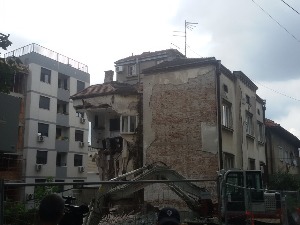 Урушио се још један део зграде на Врачару