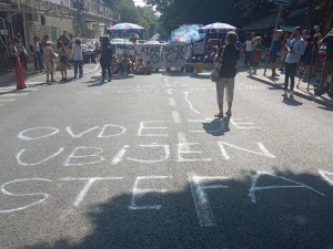 Грађани и даље протестују на Карабурми, траже да се ухапси возач који је аутомобилом ударио дечака
